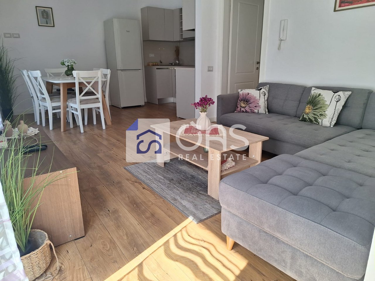 Jepet me qera apartament 2+1 te Rruga e Elbasanit