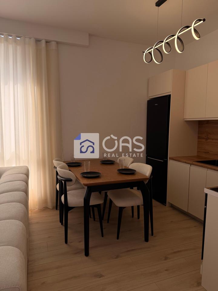 Jepet me qera apartament 1+1 tek Bulevardi i Ri.