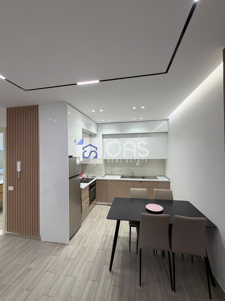 Jepet me qera apartament 1+1 ne Qender