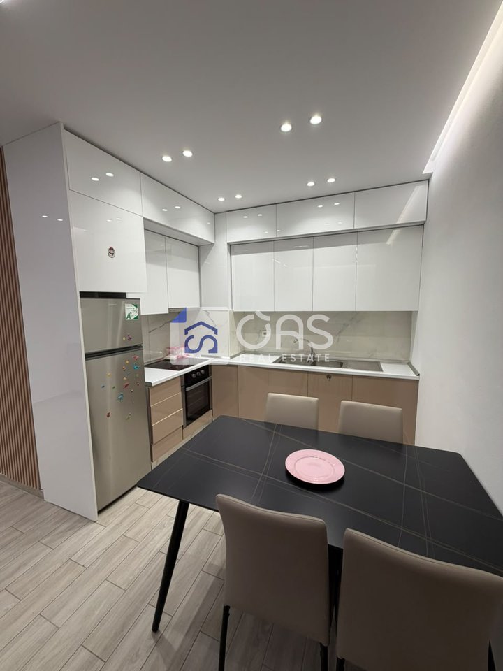 Jepet me qera apartament 1+1 ne Qender