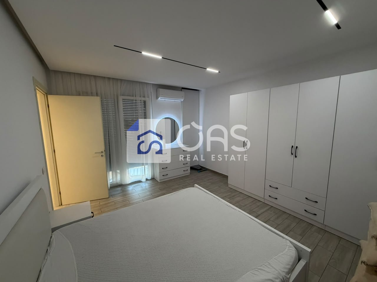 Jepet me qera apartament 1+1 ne Qender