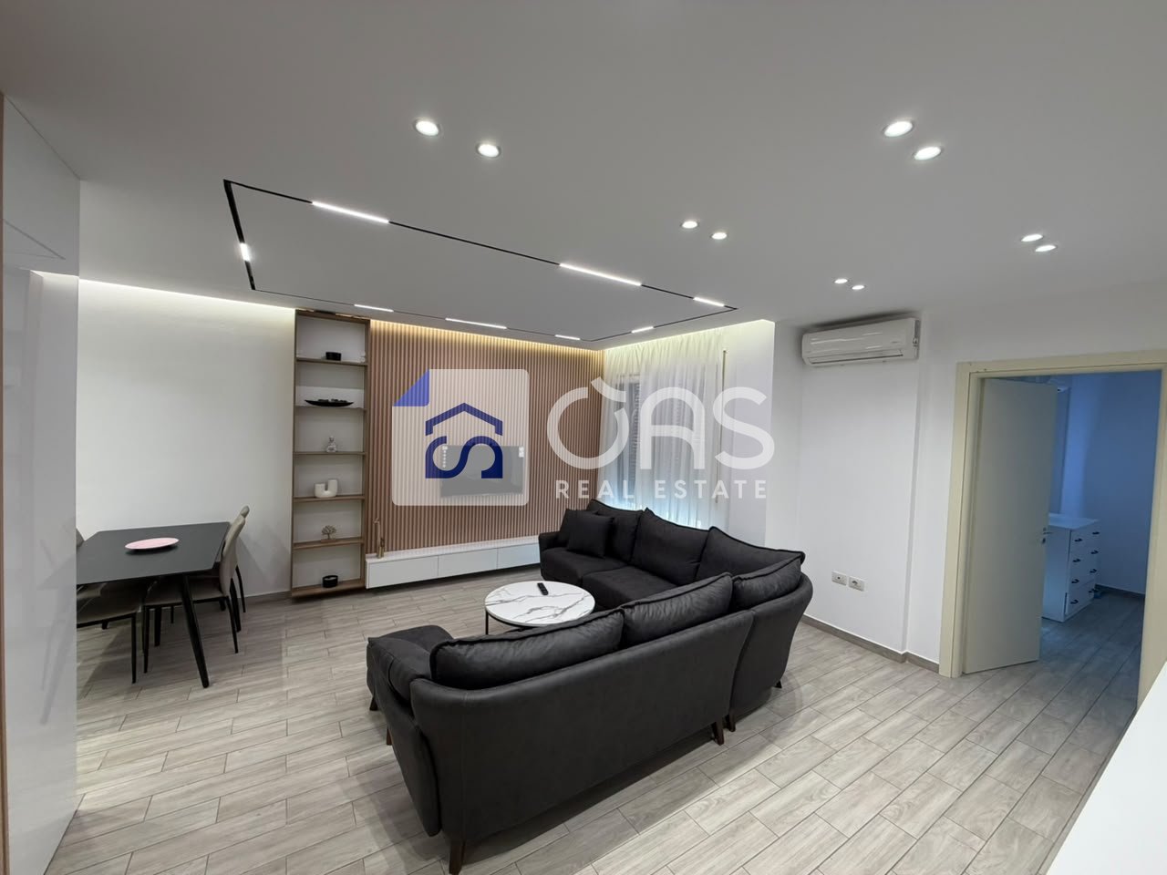 Jepet me qera apartament 1+1 ne Qender