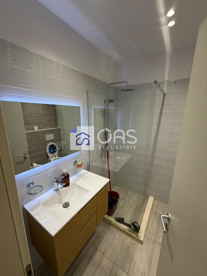 Jepet me qera apartament 1+1 ne Qender