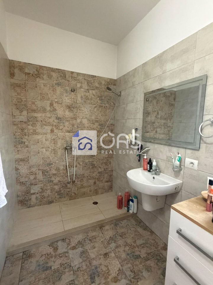 Jepet me qera apartament 2+1 te 21 Dhjetori