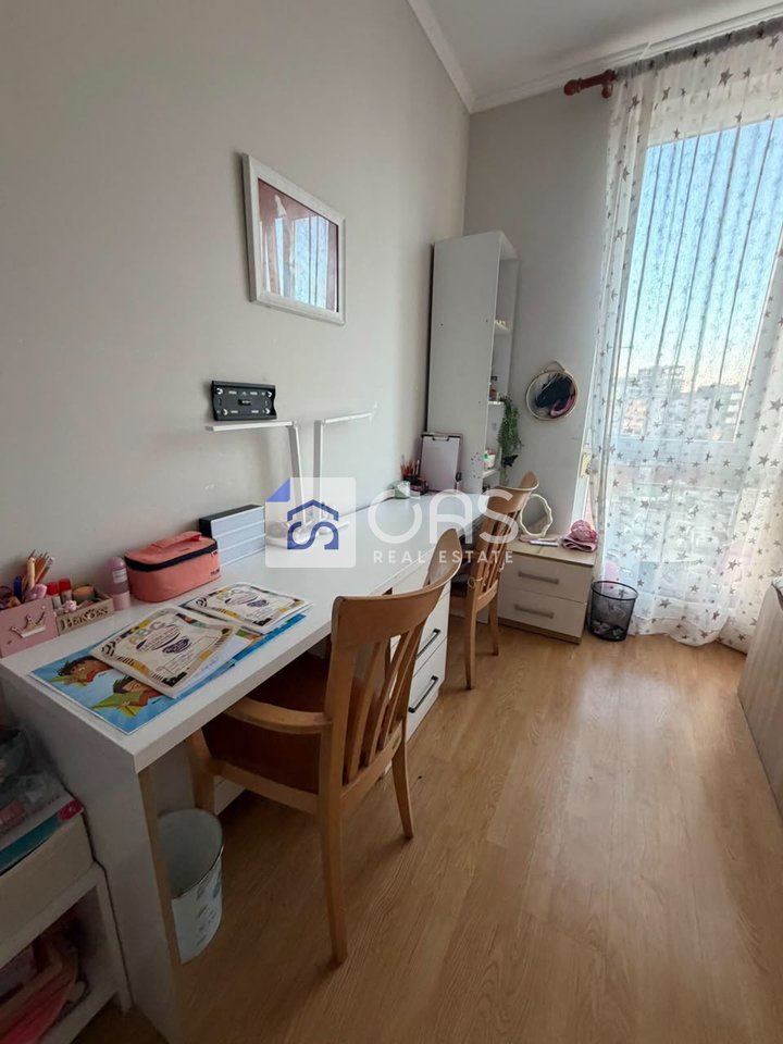 Jepet me qera apartament 2+1 te 21 Dhjetori