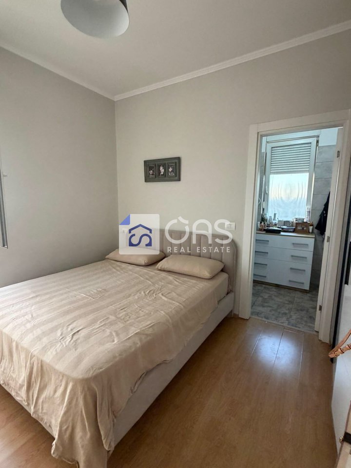 Jepet me qera apartament 2+1 te 21 Dhjetori