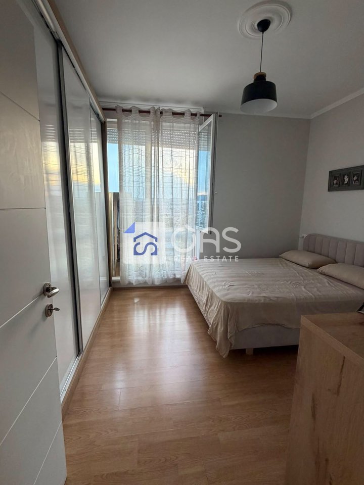Jepet me qera apartament 2+1 te 21 Dhjetori