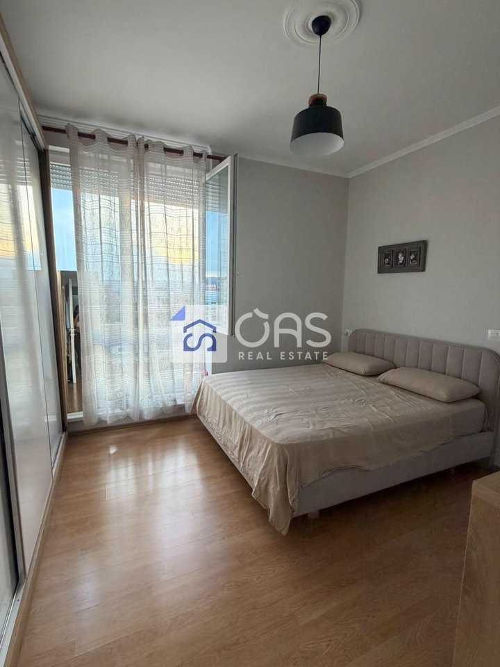 Jepet me qera apartament 2+1 te 21 Dhjetori