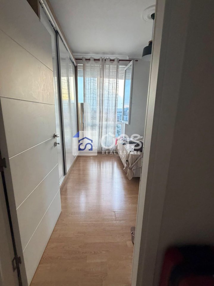 Jepet me qera apartament 2+1 te 21 Dhjetori