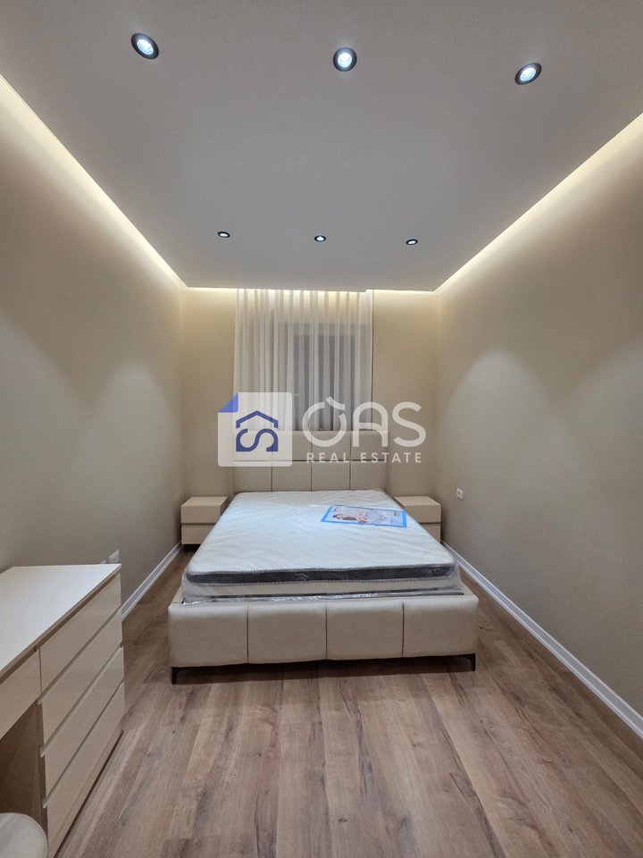 Jepet me qera apartament 1+1 ne 5 Maj.