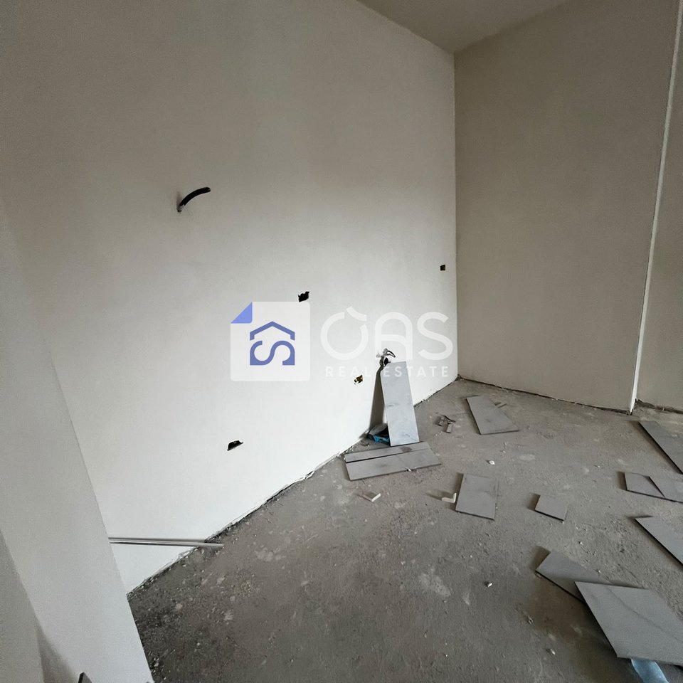 Shitet apartament 1+1 ne Kamez.