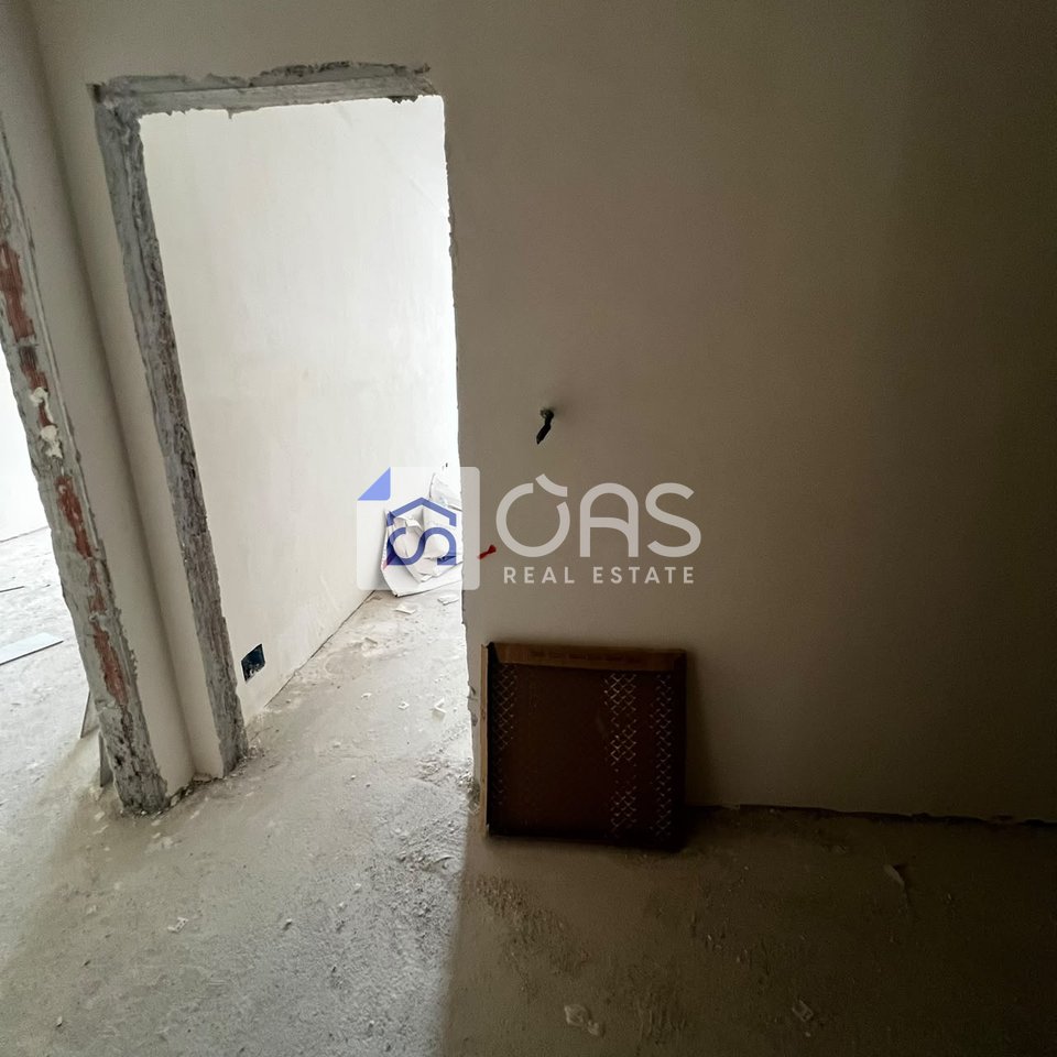 Shitet apartament 1+1 ne Kamez.