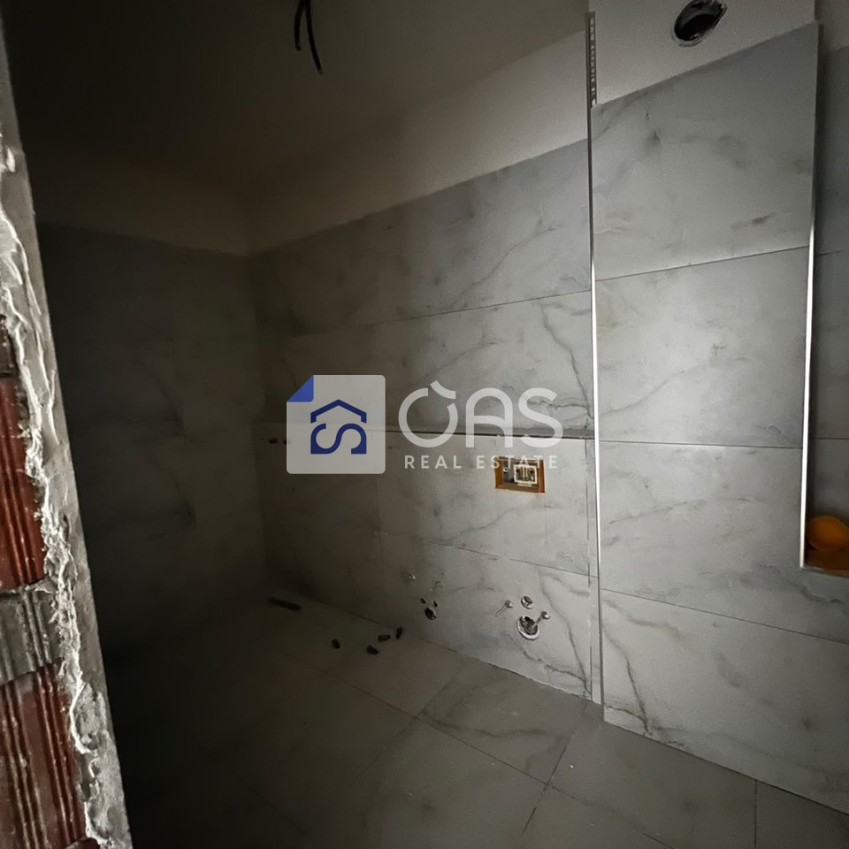 Shitet apartament 1+1 ne Kamez.