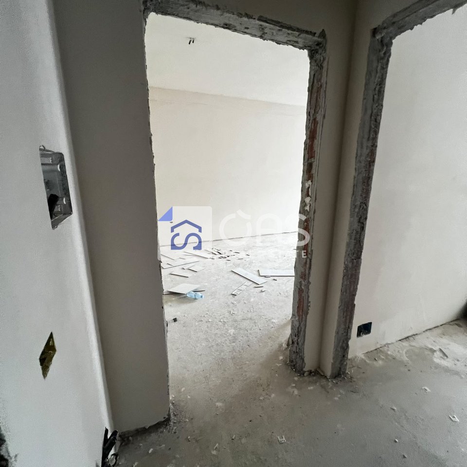 Shitet apartament 1+1 ne Kamez.
