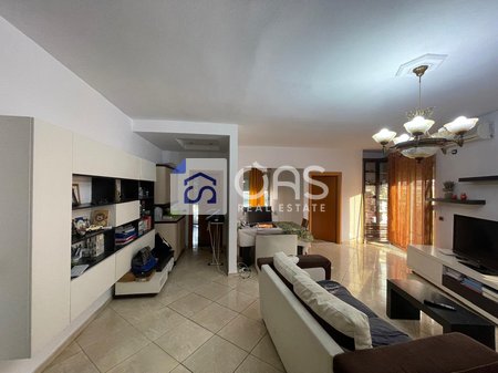 Jepet me qira Apartament 2+1+2 komuna e parisit
