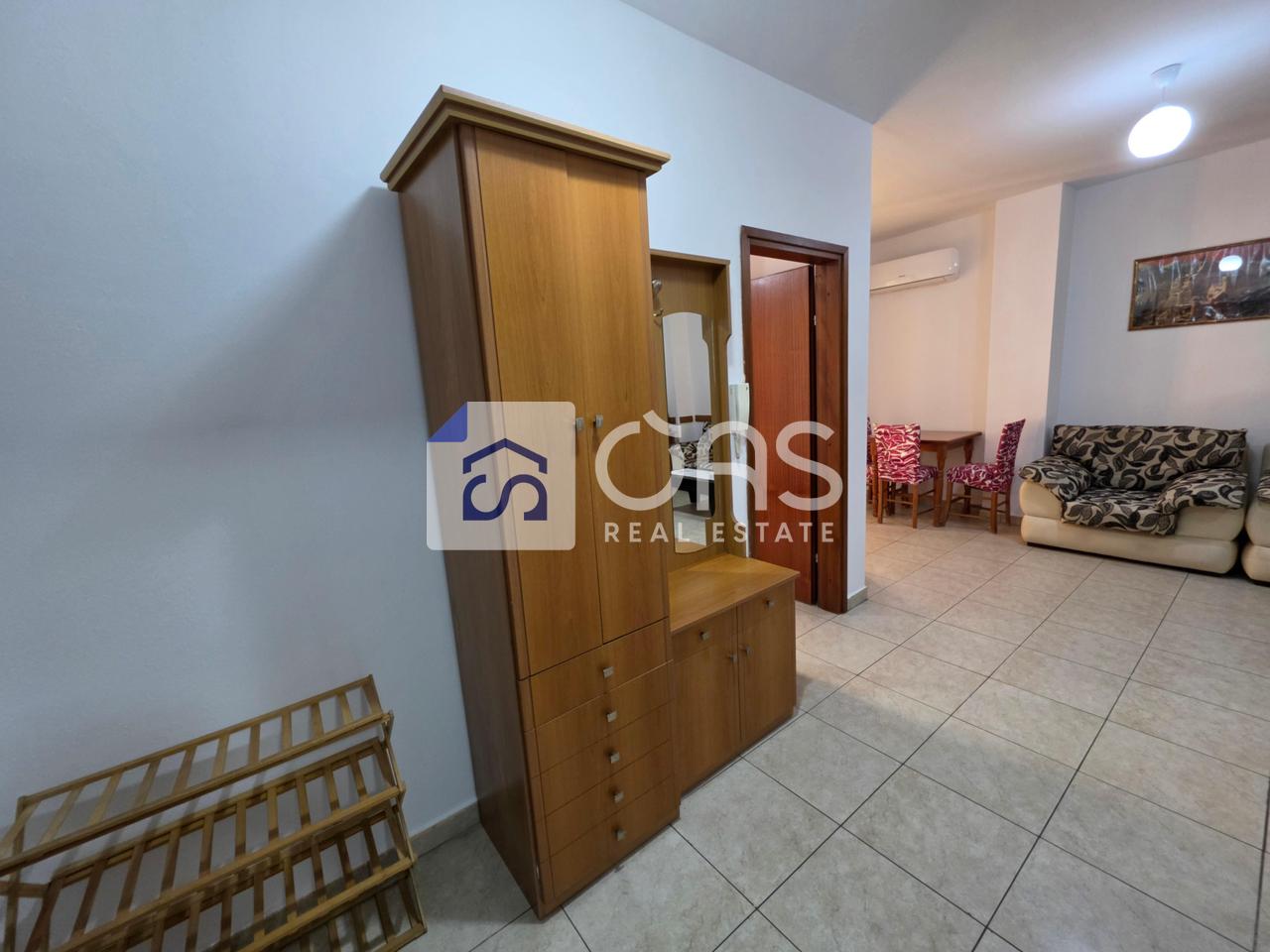 Jepet me qera apartament 1+1 te Bulevardi Zogu I
