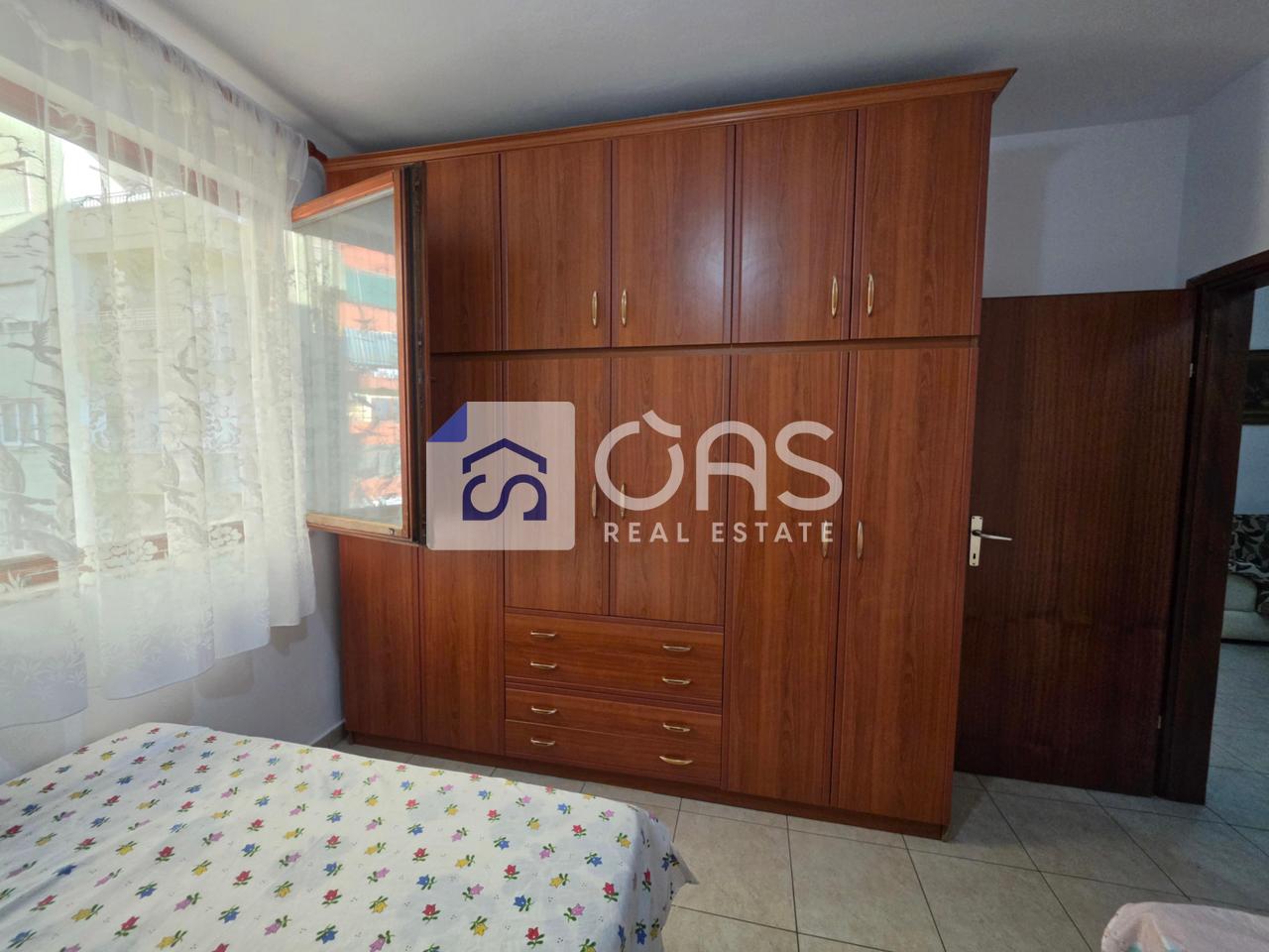 Jepet me qera apartament 1+1 te Bulevardi Zogu I