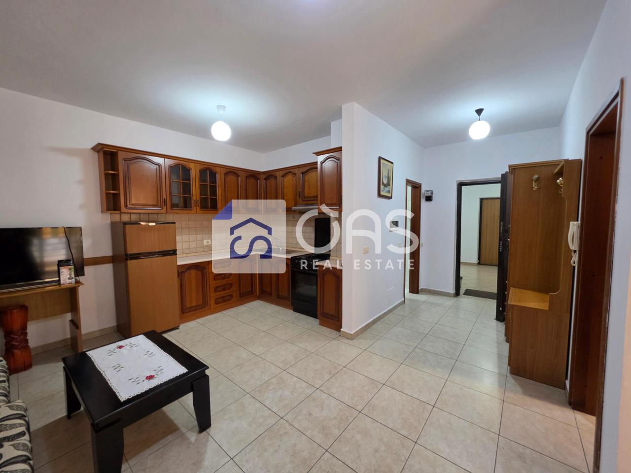 Jepet me qera apartament 1+1 te Bulevardi Zogu I