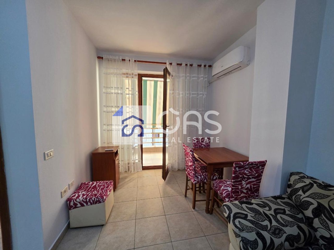 Jepet me qera apartament 1+1 te Bulevardi Zogu I