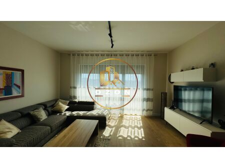 Appartamento Moderno 2+1+2 in Affitto a Myslym Shyr, Tirana - 1040€