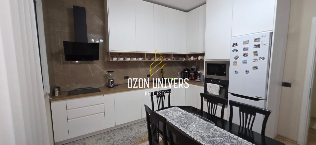 3-story villa for sale in Laprakë, near the Military Hospital!