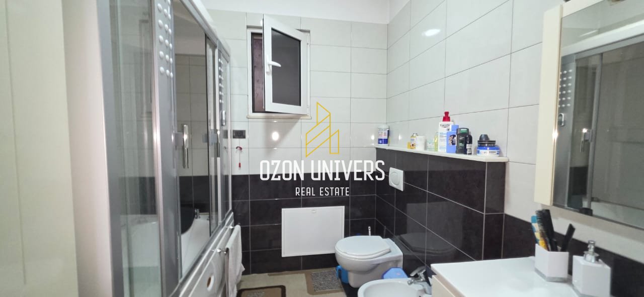 3-story villa for sale in Laprakë, near the Military Hospital!