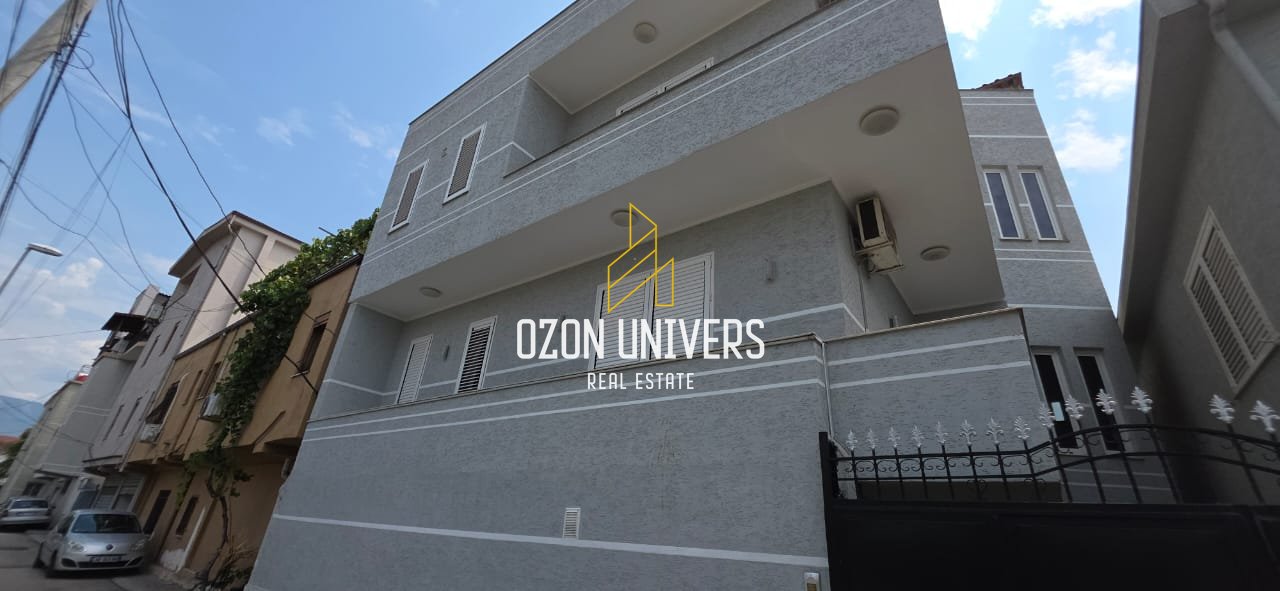 3-story villa for sale in Laprakë, near the Military Hospital!