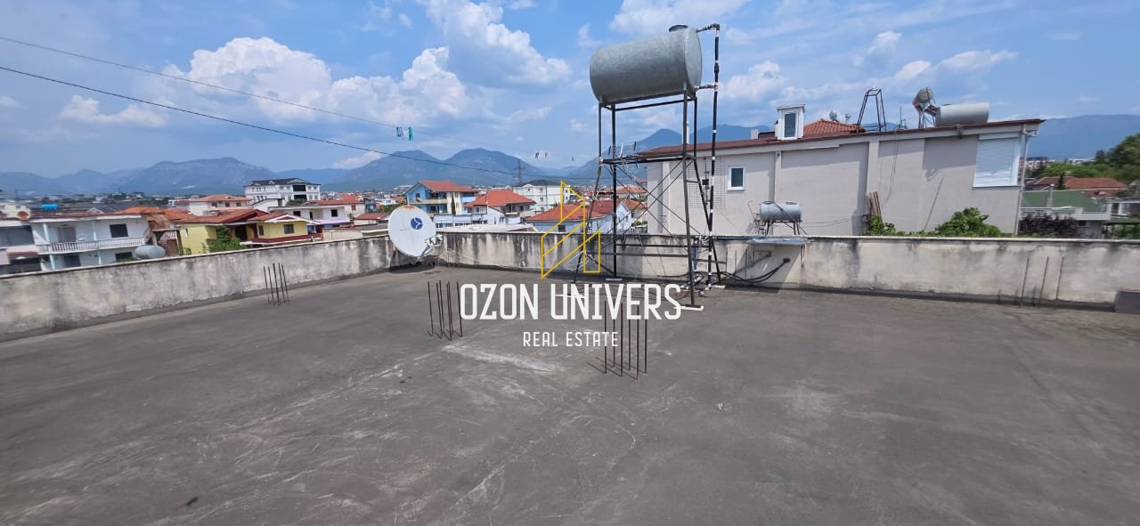 3-story villa for sale in Laprakë, near the Military Hospital!
