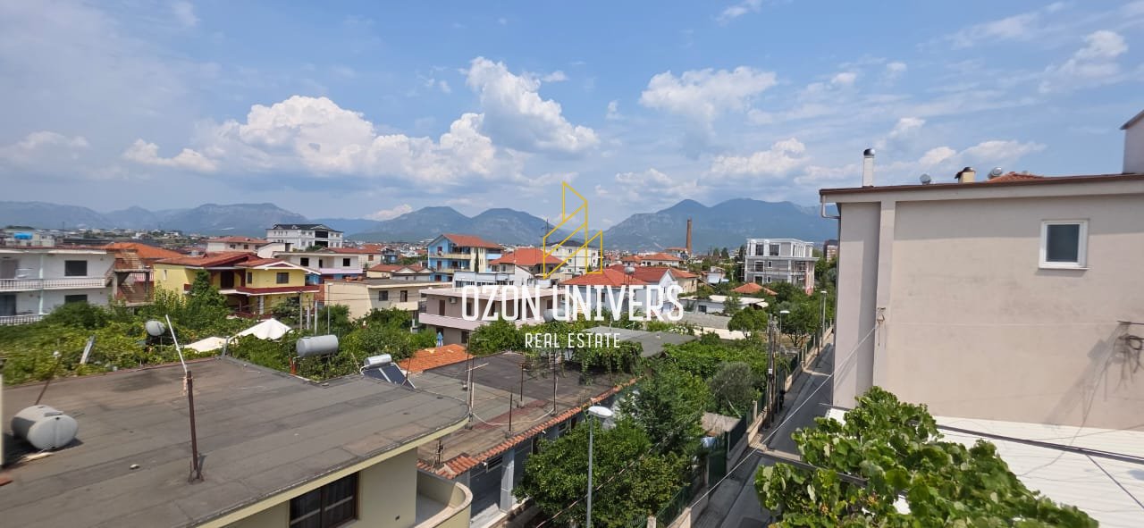 3-story villa for sale in Laprakë, near the Military Hospital!