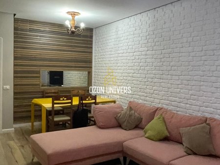 Jepet me qira apartament 2+1, Yzberisht, përballë Pallatit të Unikut!