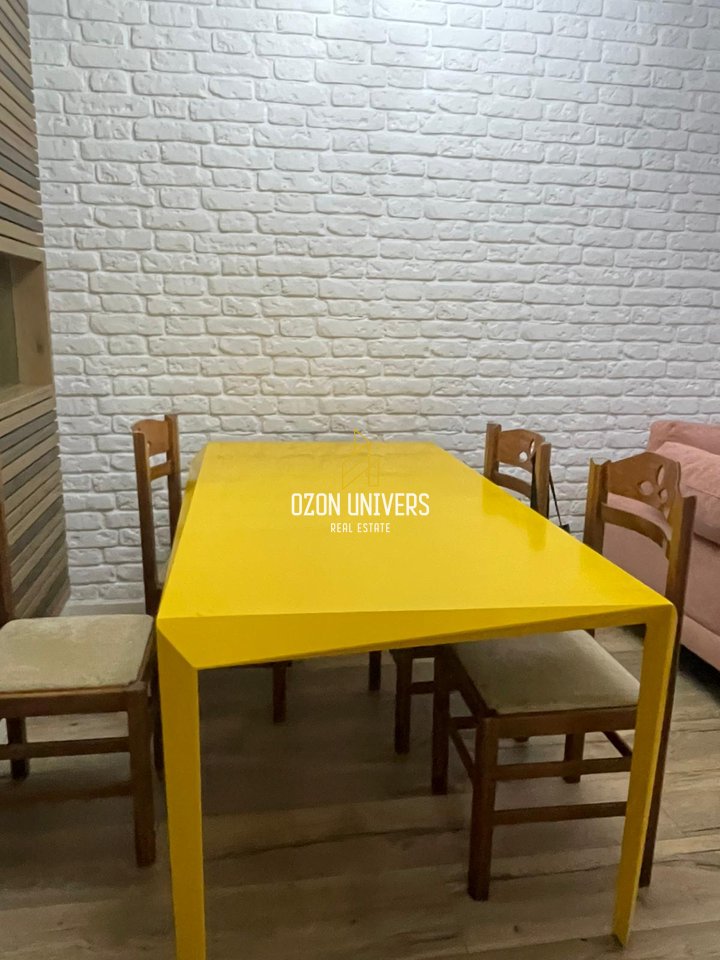 Jepet me qira apartament 2+1, Yzberisht, përballë Pallatit të Unikut!