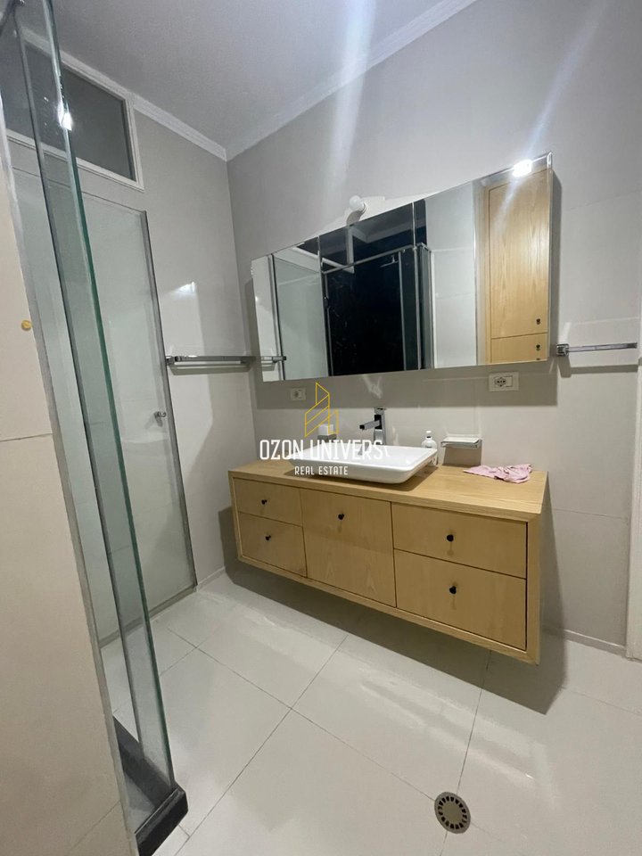 Jepet me qira apartament 2+1, Yzberisht, përballë Pallatit të Unikut!