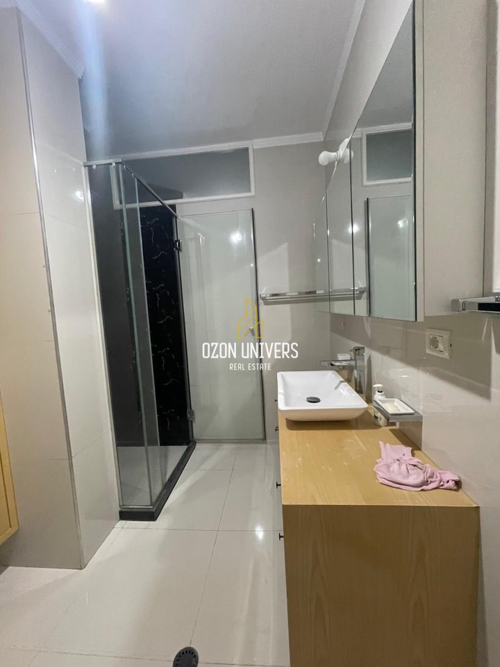 Jepet me qira apartament 2+1, Yzberisht, përballë Pallatit të Unikut!