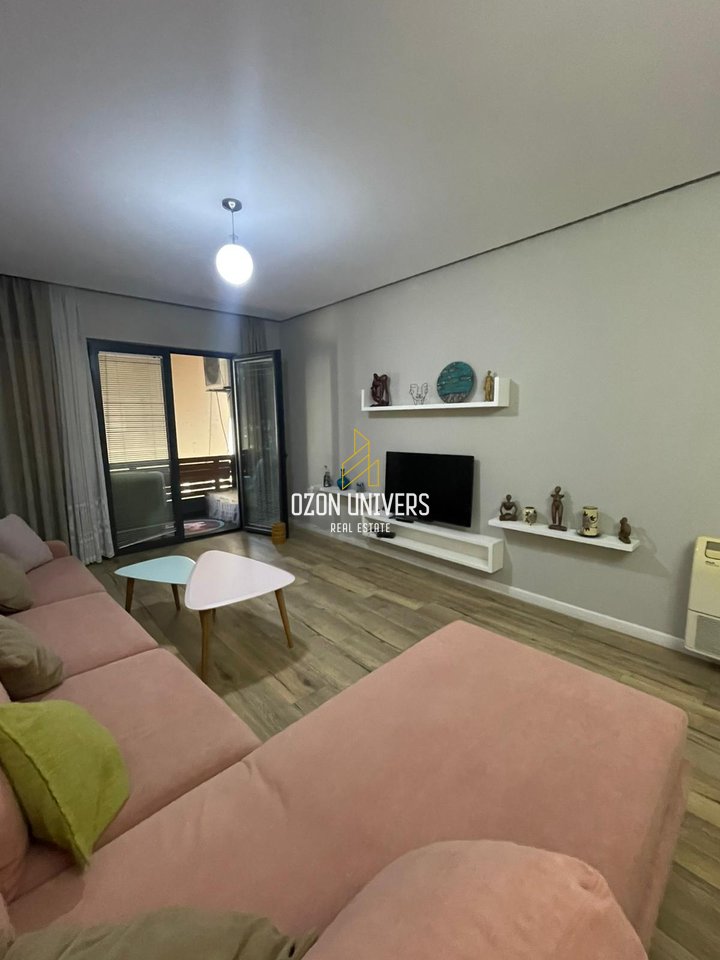 Jepet me qira apartament 2+1, Yzberisht, përballë Pallatit të Unikut!