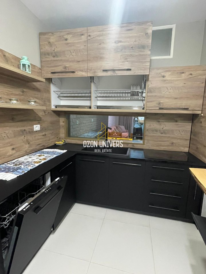 Jepet me qira apartament 2+1, Yzberisht, përballë Pallatit të Unikut!