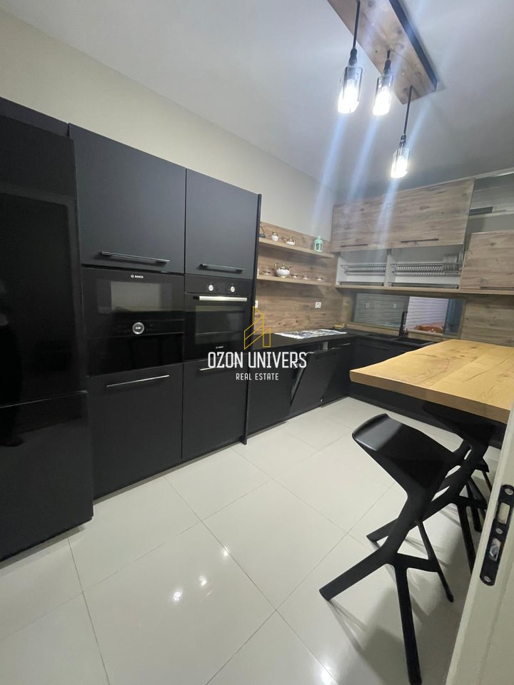 Jepet me qira apartament 2+1, Yzberisht, përballë Pallatit të Unikut!