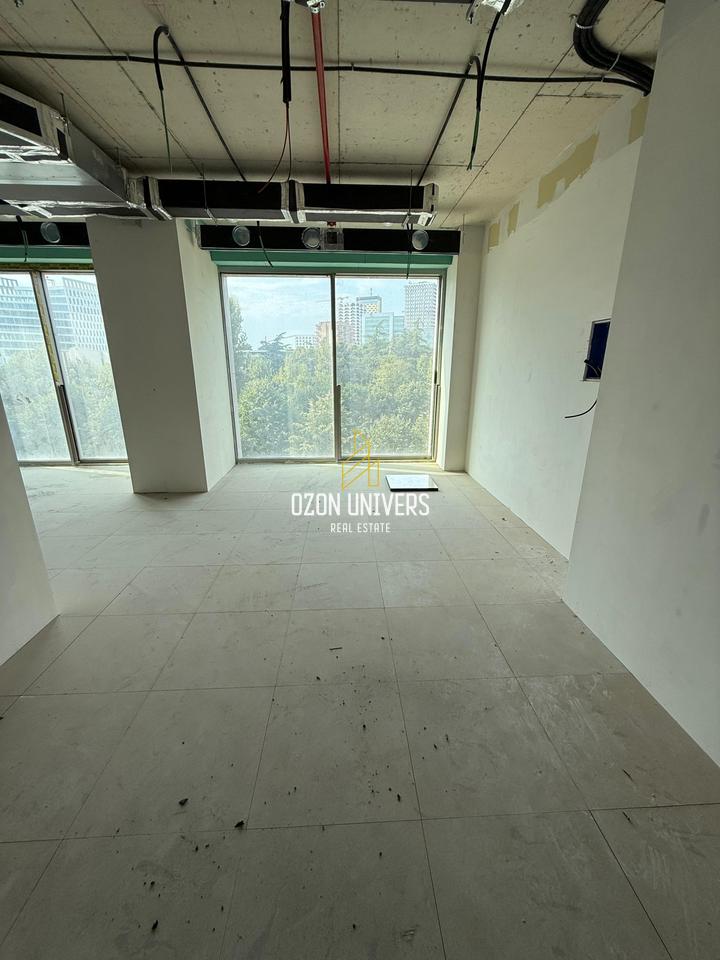 Due ambienti commerciali in affitto – Disponibili insieme o separatamente | Downtown One, Tirana!