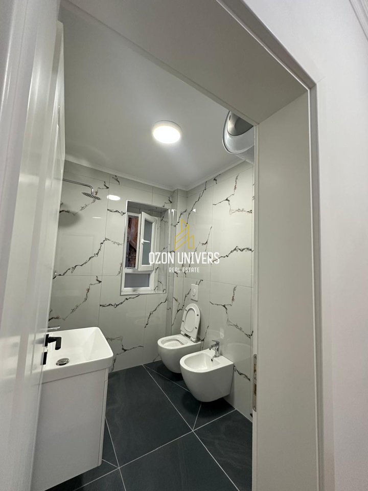 1+1 apartment for sale on Zogu i Parë Boulevard!