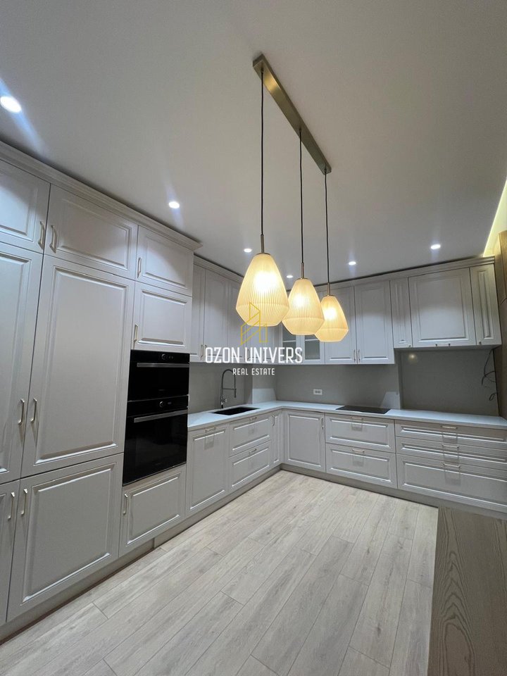 Apartament 3+1+2 për qira, tek Rruga e Kosovarëve