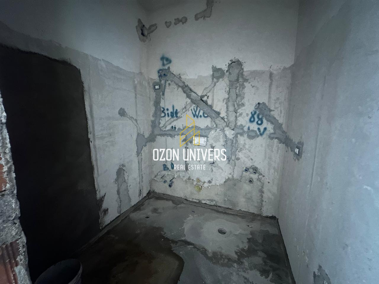 Apartament 2+1+verandë për shitje në Don Bosko!