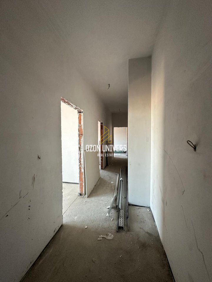 Apartament 2+1+verandë për shitje në Don Bosko!