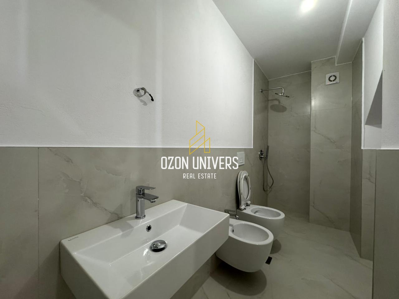 Vilë 3-katëshe për qira tek Aba Residence, Farkë!