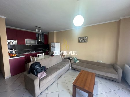 Shitet apartament 1+1, tek Komuna e Parisit!