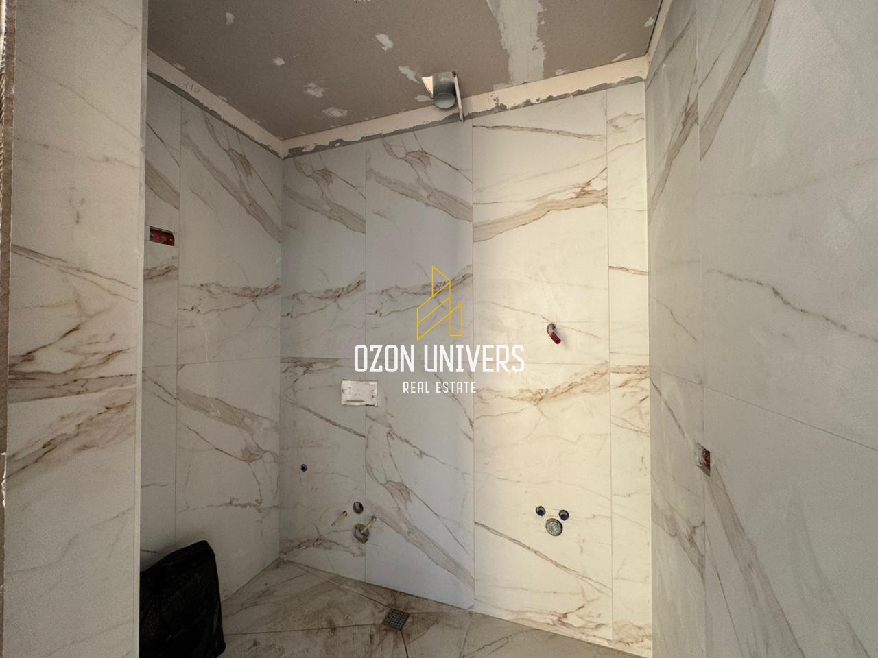 Locale commerciale, fronte strada in affitto a Paskuqan!