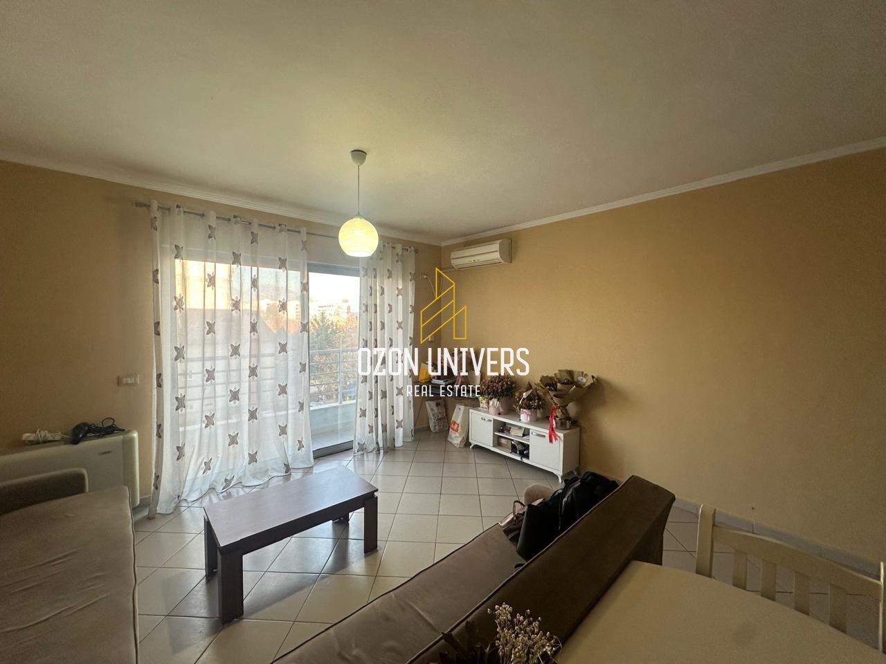 Vendesi appartamento 1+1, presso il Comune di Parigi!