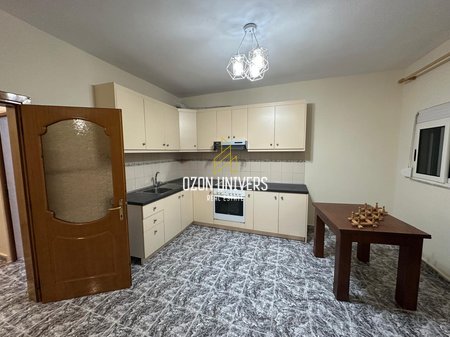 Jepet me qira apartament 3+1+2, tek Komuna e Parisit!