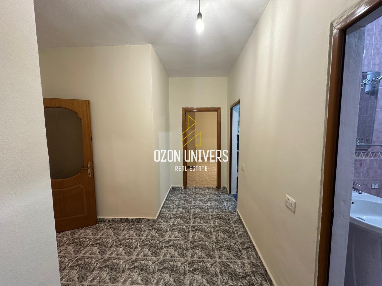 Jepet me qira apartament 3+1+2, tek Komuna e Parisit!