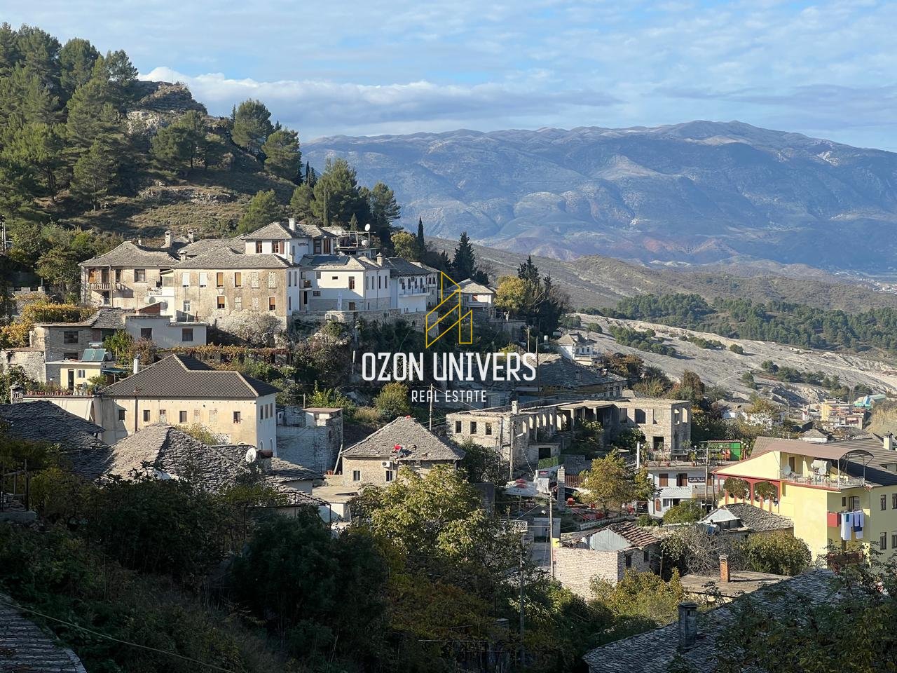 Shitet Tokë Truall Me Ndërtesë në Lagjen Dunavat ,Gjirokastër !