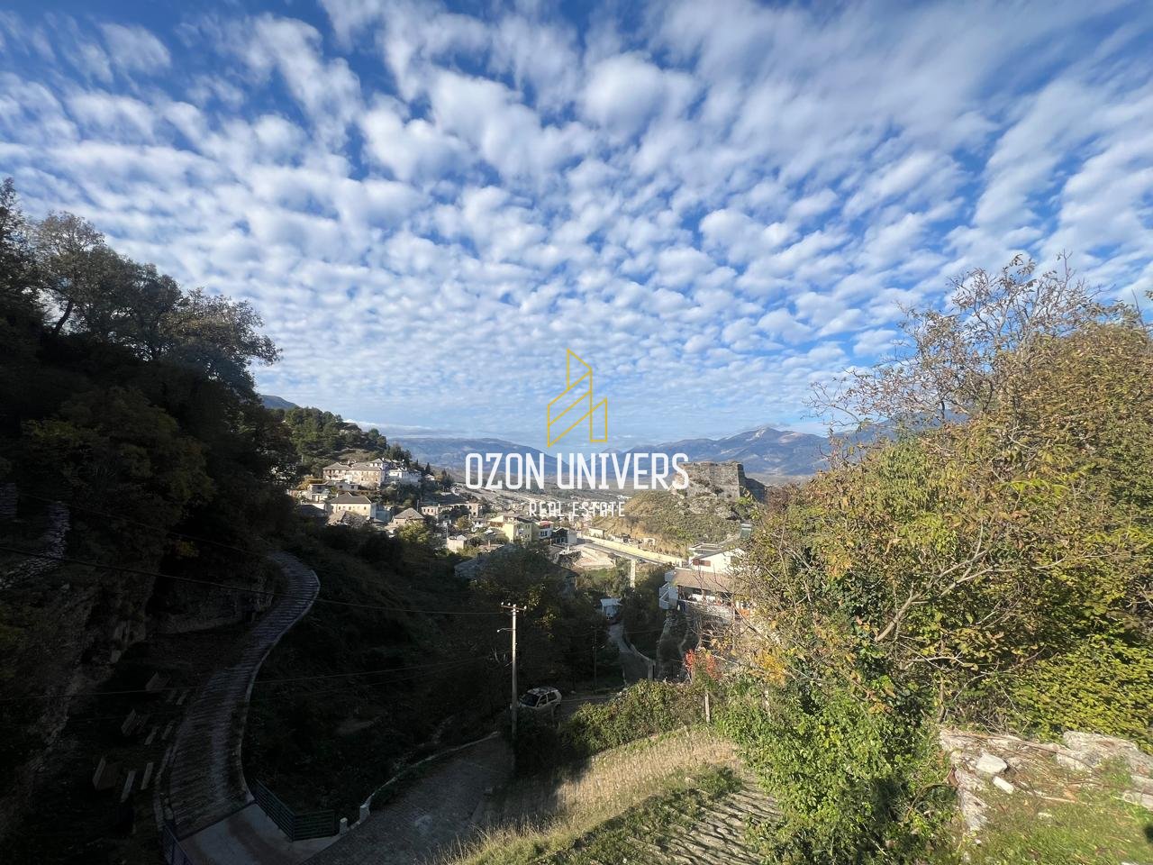 Shitet Tokë Truall Me Ndërtesë në Lagjen Dunavat ,Gjirokastër !