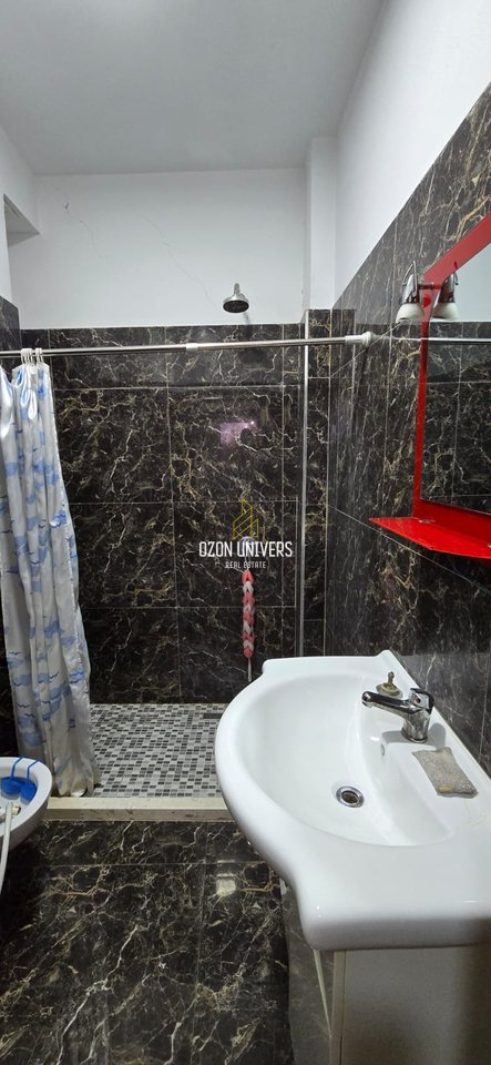 AMBIENTE ME QIRA – MYSLYM SHYRI  (IDEALE PËR ZYRA)